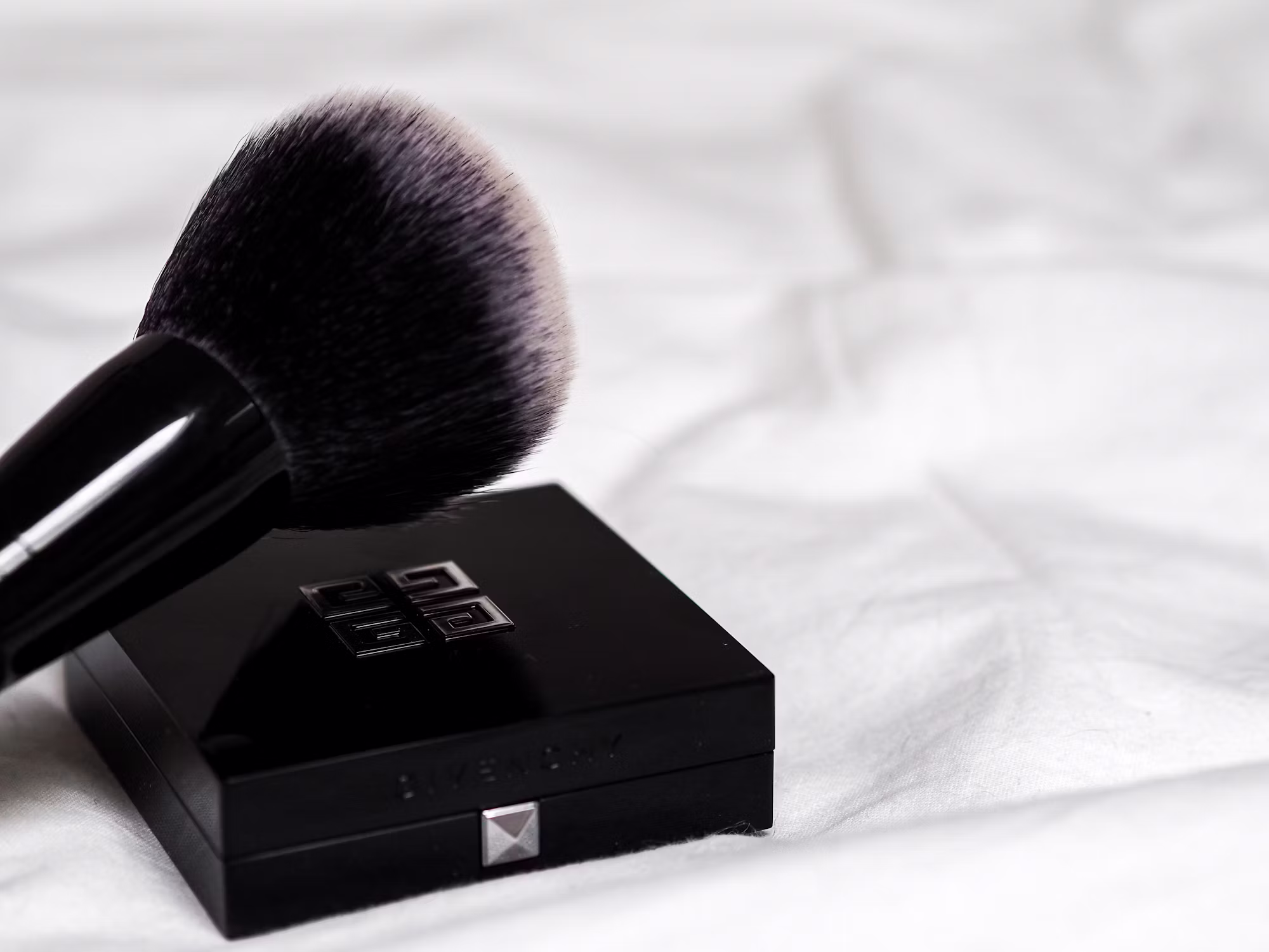 Exploring the World of Makeup: Trends, Techniques, and Tips